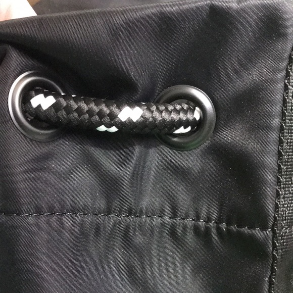 Like New Fiorucci x Fun Bucket/Backpack bag!🖤💛 - Picture 9 of 12